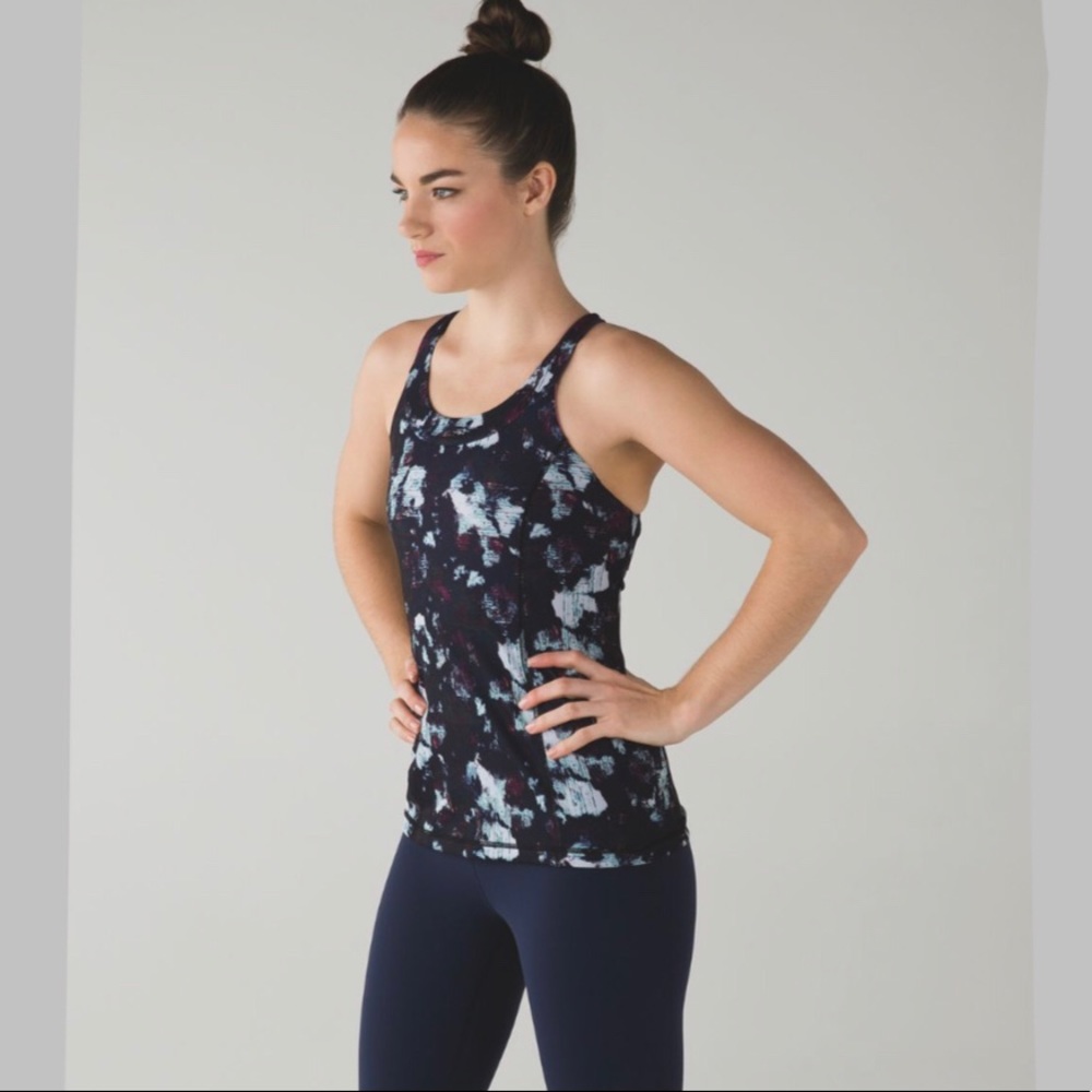 Lululemon ‘Enhearten’ Tank in Static Blossom Multi - Picture 3 of 8
